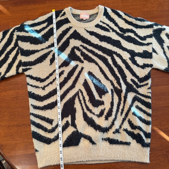 Show Me Your Mumu Top Womens Size S Duke Sweater Tiger Knit Pullover Fuzzy Soft - Picture 7 of 7